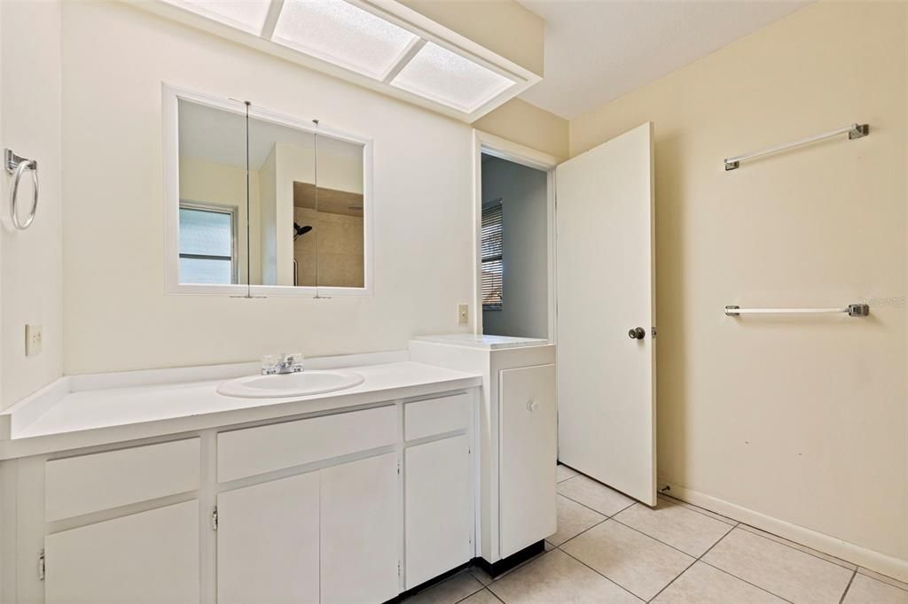 En Venta: $625,000 (4 camas, 2 baños, 2378 Pies cuadrados)