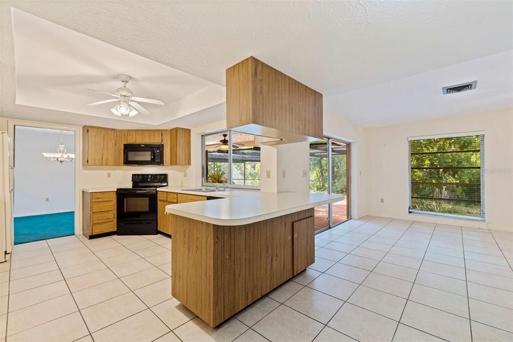 En Venta: $625,000 (4 camas, 2 baños, 2378 Pies cuadrados)