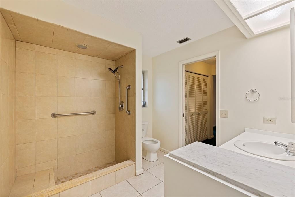 En Venta: $625,000 (4 camas, 2 baños, 2378 Pies cuadrados)