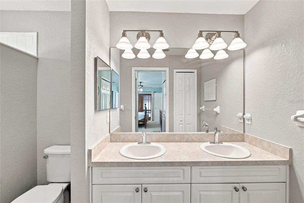 For Sale: $295,000 (3 beds, 2 baths, 1836 Square Feet)
