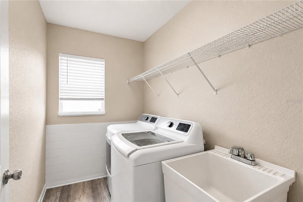 For Sale: $295,000 (3 beds, 2 baths, 1836 Square Feet)