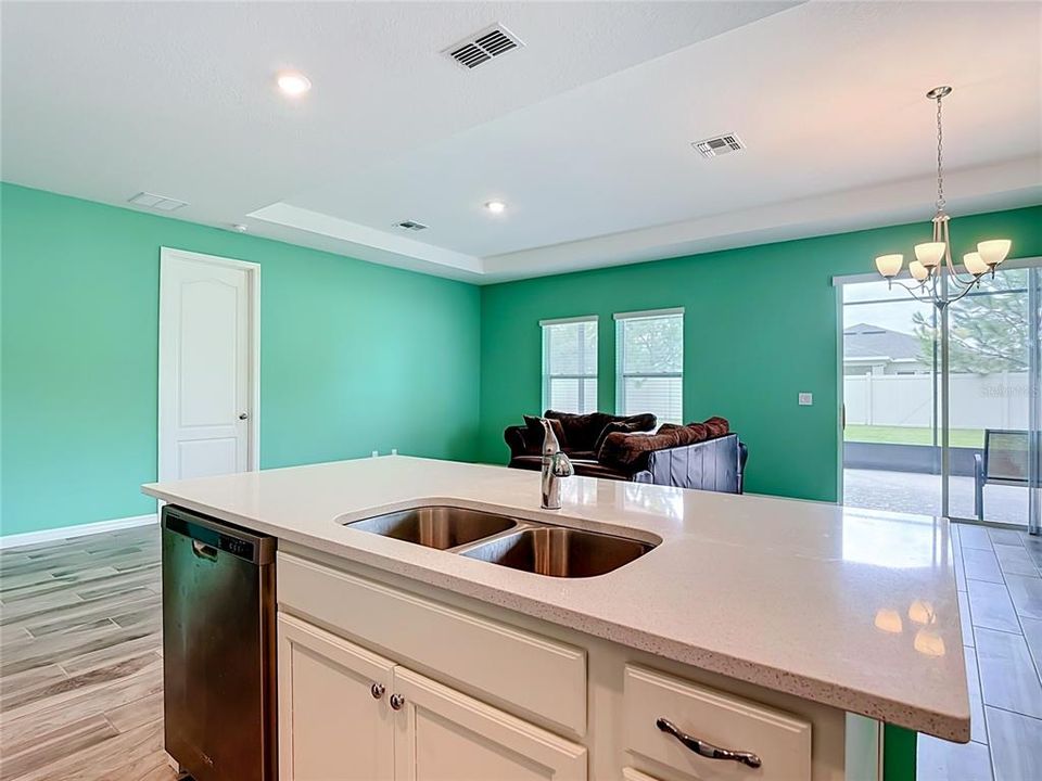 For Sale: $435,000 (3 beds, 2 baths, 1636 Square Feet)