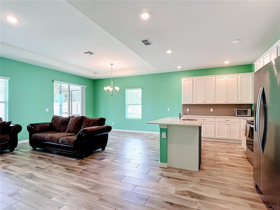 For Sale: $435,000 (3 beds, 2 baths, 1636 Square Feet)