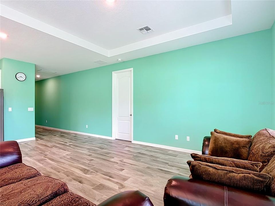 For Sale: $435,000 (3 beds, 2 baths, 1636 Square Feet)