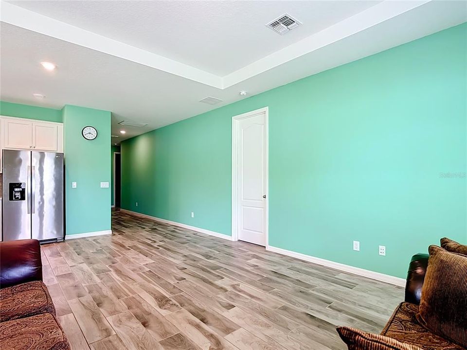 For Sale: $435,000 (3 beds, 2 baths, 1636 Square Feet)