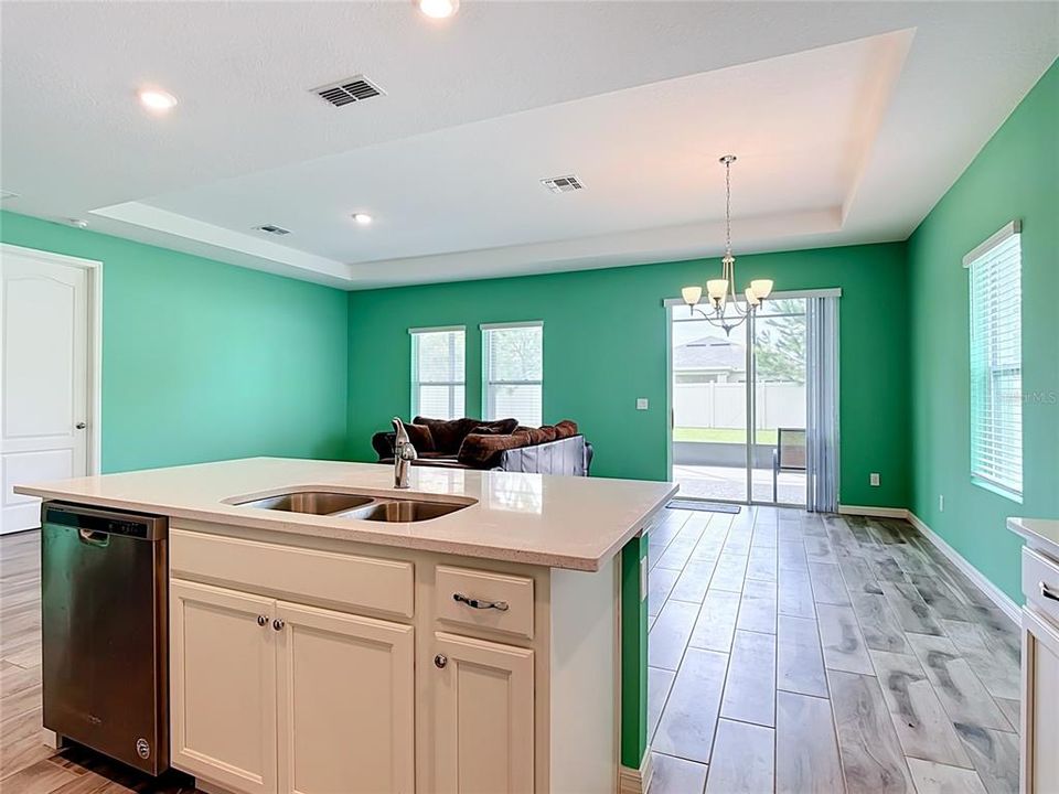 For Sale: $435,000 (3 beds, 2 baths, 1636 Square Feet)