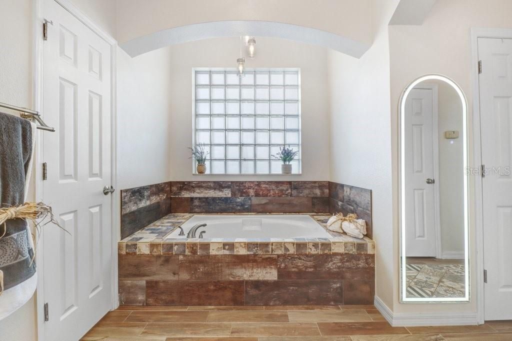 Active With Contract: $734,900 (4 beds, 4 baths, 3480 Square Feet)