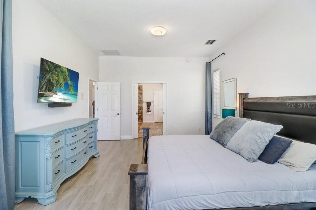 Active With Contract: $734,900 (4 beds, 4 baths, 3480 Square Feet)