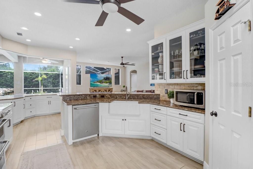 Active With Contract: $734,900 (4 beds, 4 baths, 3480 Square Feet)