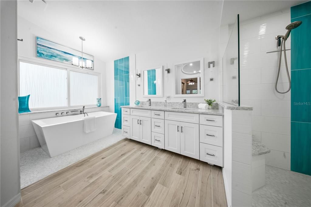 For Sale: $775,000 (4 beds, 3 baths, 2526 Square Feet)