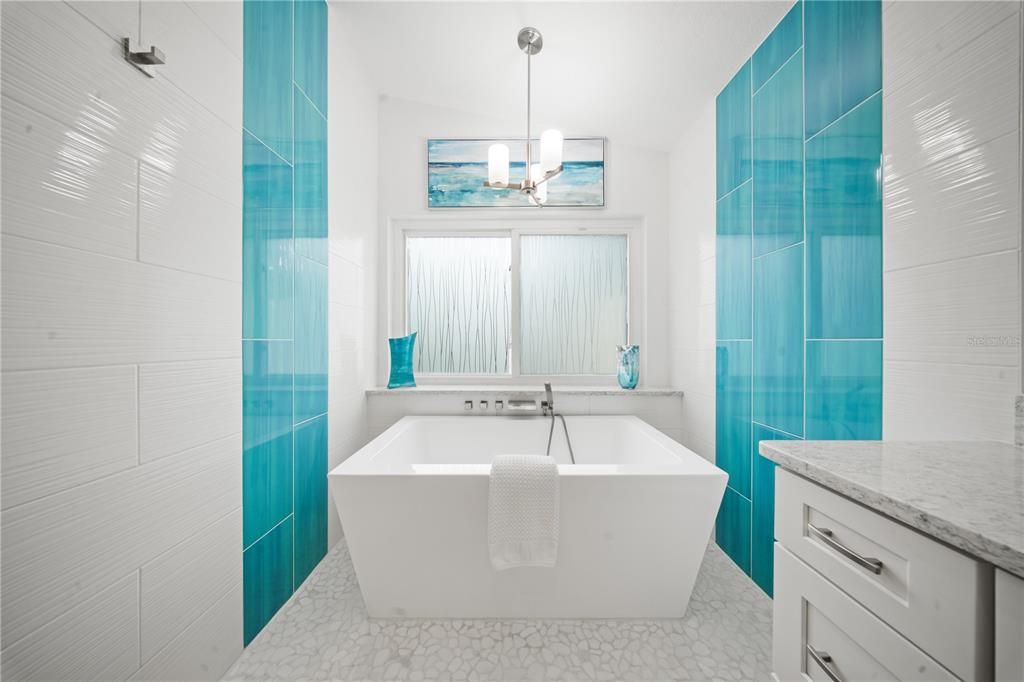 For Sale: $775,000 (4 beds, 3 baths, 2526 Square Feet)