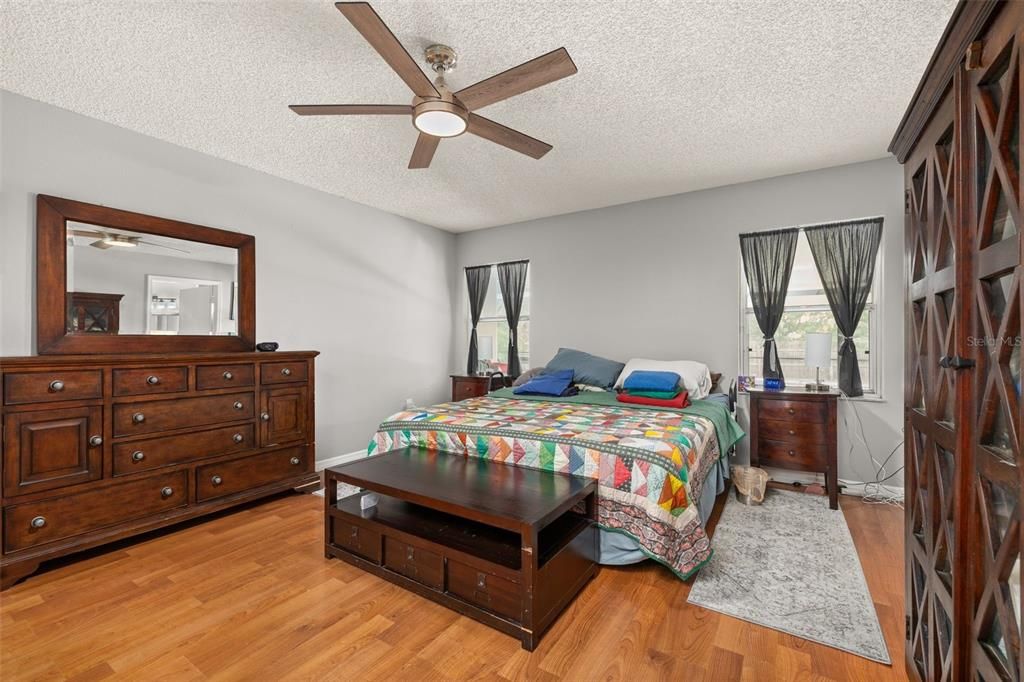 For Sale: $343,000 (3 beds, 2 baths, 1629 Square Feet)