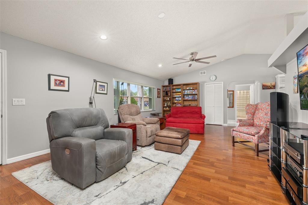 For Sale: $343,000 (3 beds, 2 baths, 1629 Square Feet)