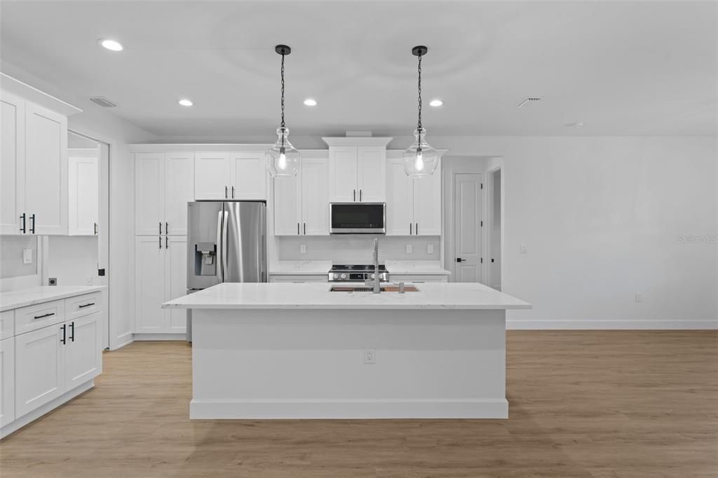 На продажу: $399,900 (3 спален, 2 ванн, 1750 Квадратных фут)