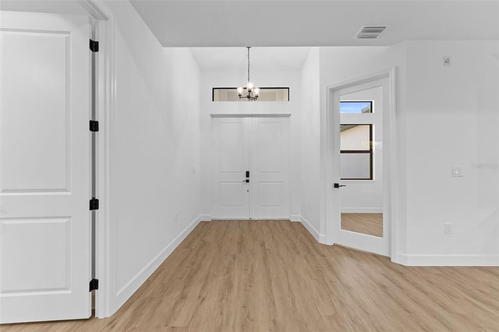 На продажу: $399,900 (3 спален, 2 ванн, 1750 Квадратных фут)