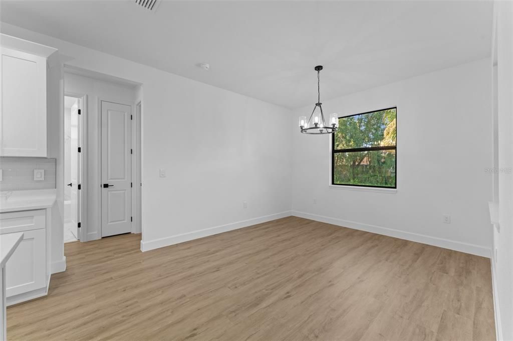 На продажу: $399,900 (3 спален, 2 ванн, 1750 Квадратных фут)