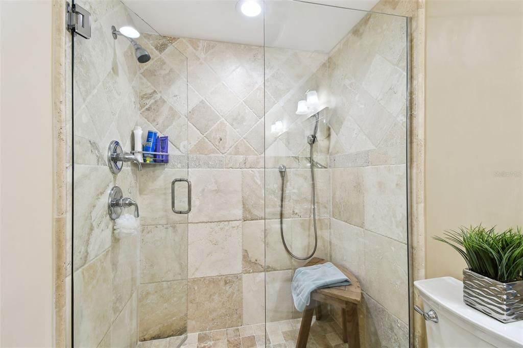 En Venta: $450,000 (2 camas, 2 baños, 1210 Pies cuadrados)