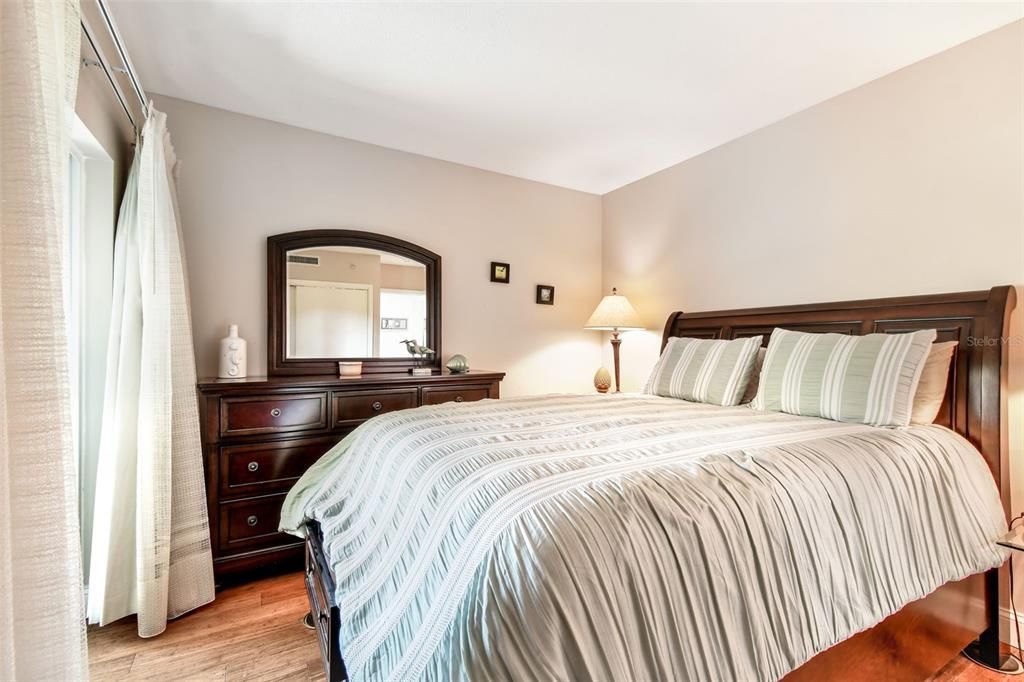 En Venta: $450,000 (2 camas, 2 baños, 1210 Pies cuadrados)