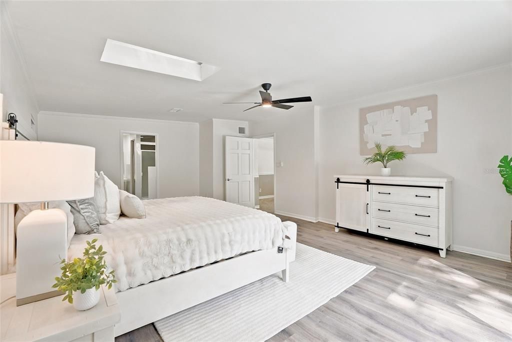 En Venta: $1,050,000 (3 camas, 3 baños, 2577 Pies cuadrados)