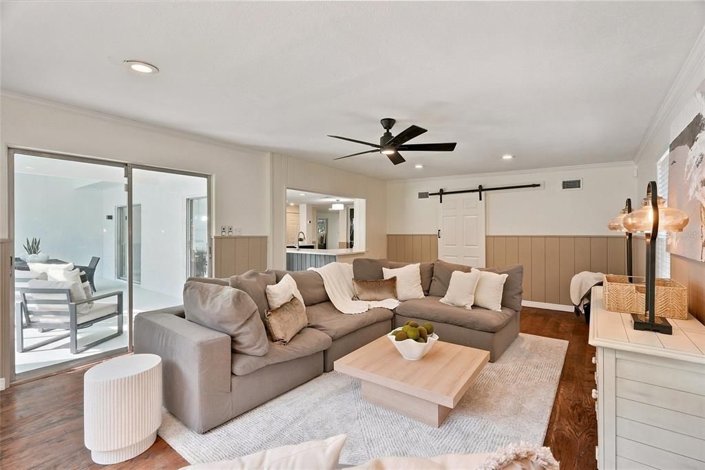 En Venta: $1,050,000 (3 camas, 3 baños, 2577 Pies cuadrados)