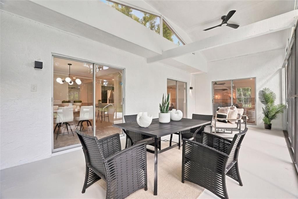 En Venta: $1,050,000 (3 camas, 3 baños, 2577 Pies cuadrados)