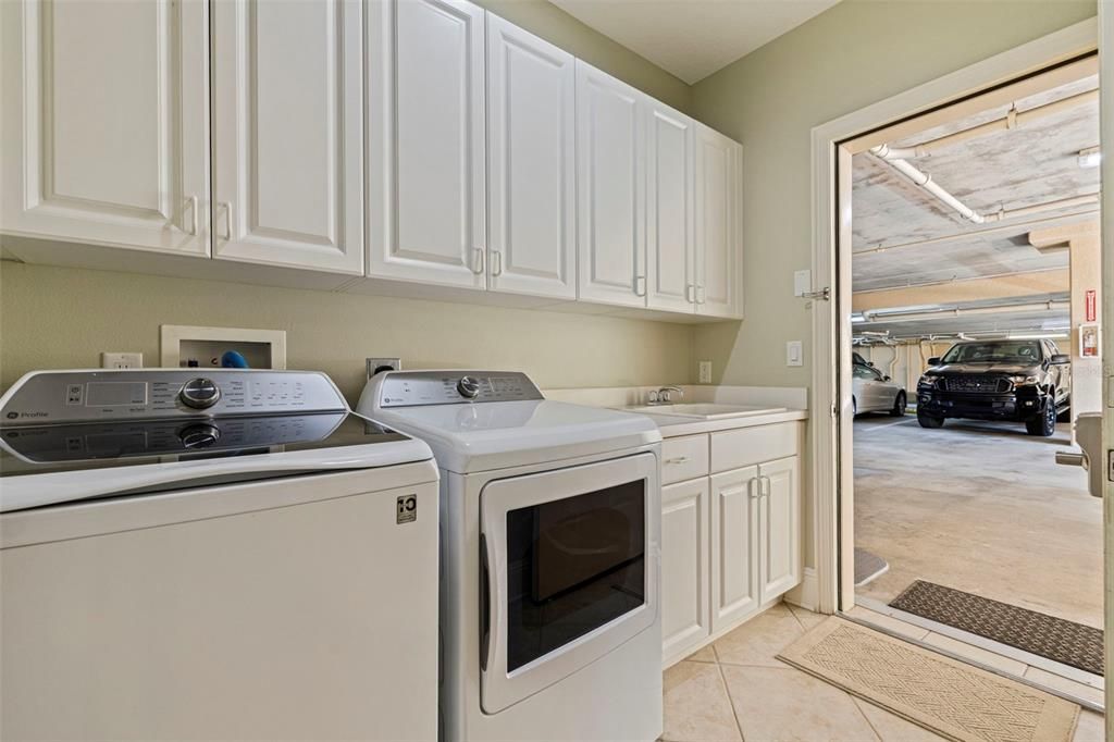 For Sale: $1,099,000 (2 beds, 2 baths, 1619 Square Feet)