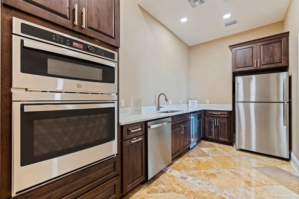 For Sale: $1,099,000 (2 beds, 2 baths, 1619 Square Feet)