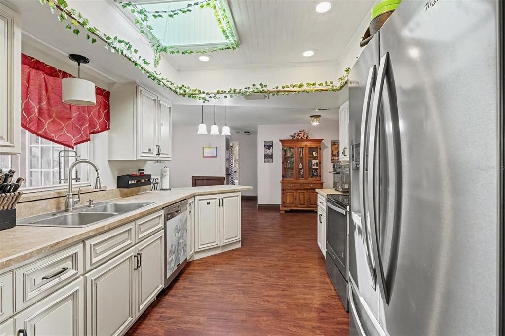 For Sale: $339,900 (3 beds, 2 baths, 1626 Square Feet)