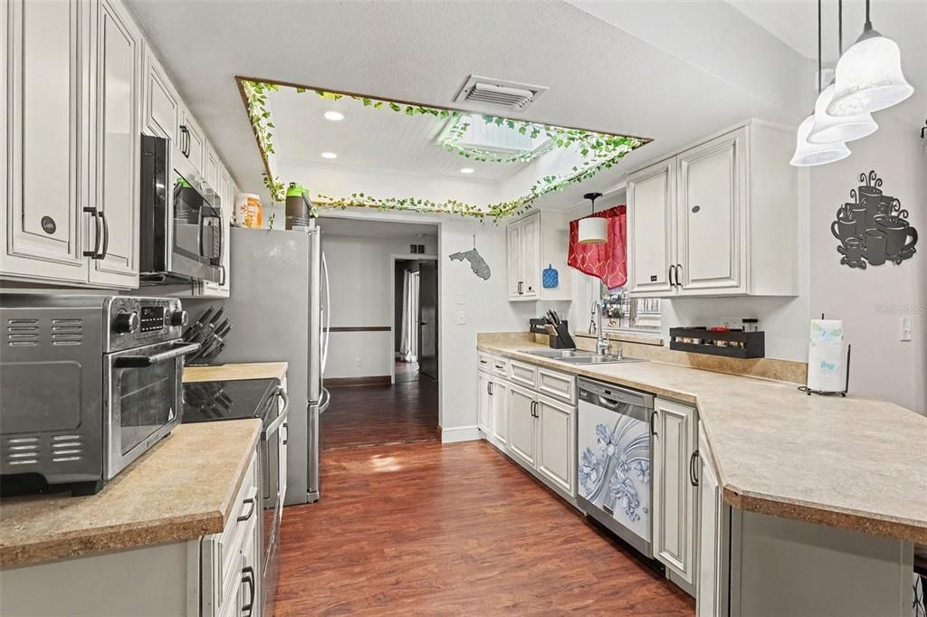 For Sale: $339,900 (3 beds, 2 baths, 1626 Square Feet)