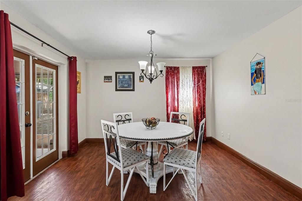 For Sale: $339,900 (3 beds, 2 baths, 1626 Square Feet)