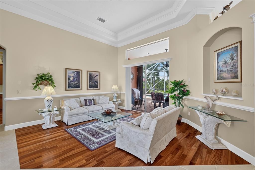 En Venta: $700,000 (4 camas, 3 baños, 2999 Pies cuadrados)