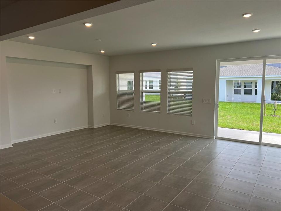 For Rent: $3,400 (4 beds, 3 baths, 2992 Square Feet)