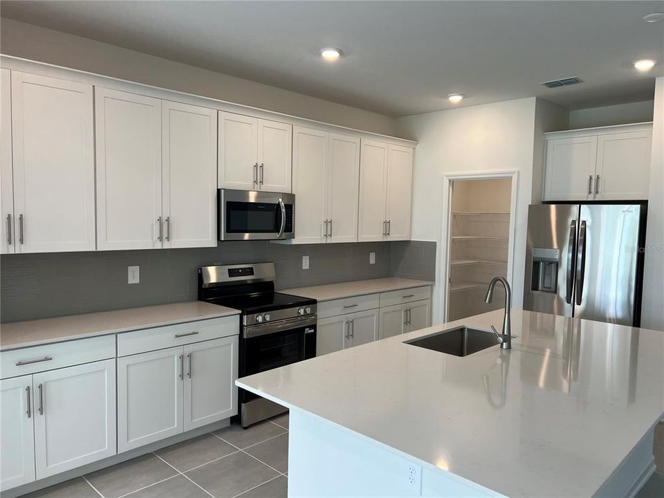 For Rent: $3,400 (4 beds, 3 baths, 2992 Square Feet)