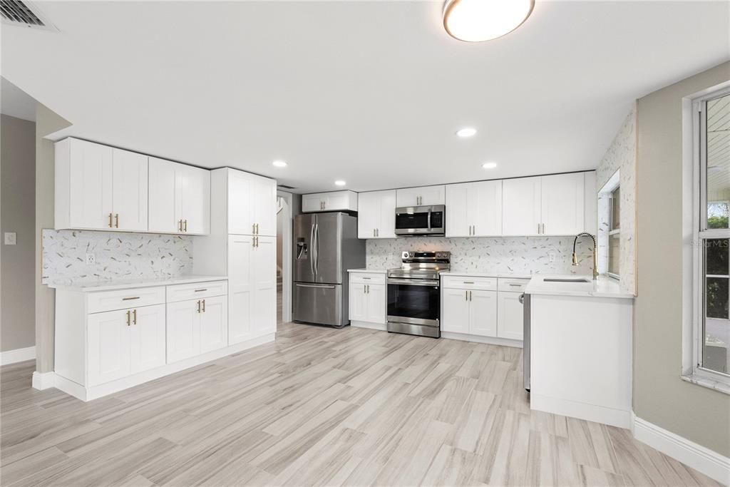 En Venta: $899,000 (4 camas, 3 baños, 2845 Pies cuadrados)