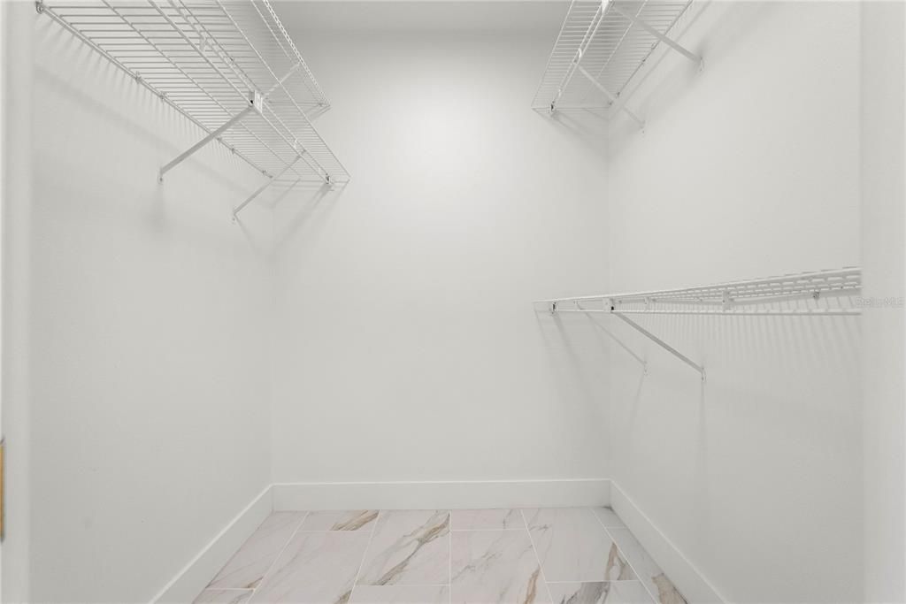 En Venta: $899,000 (4 camas, 3 baños, 2845 Pies cuadrados)