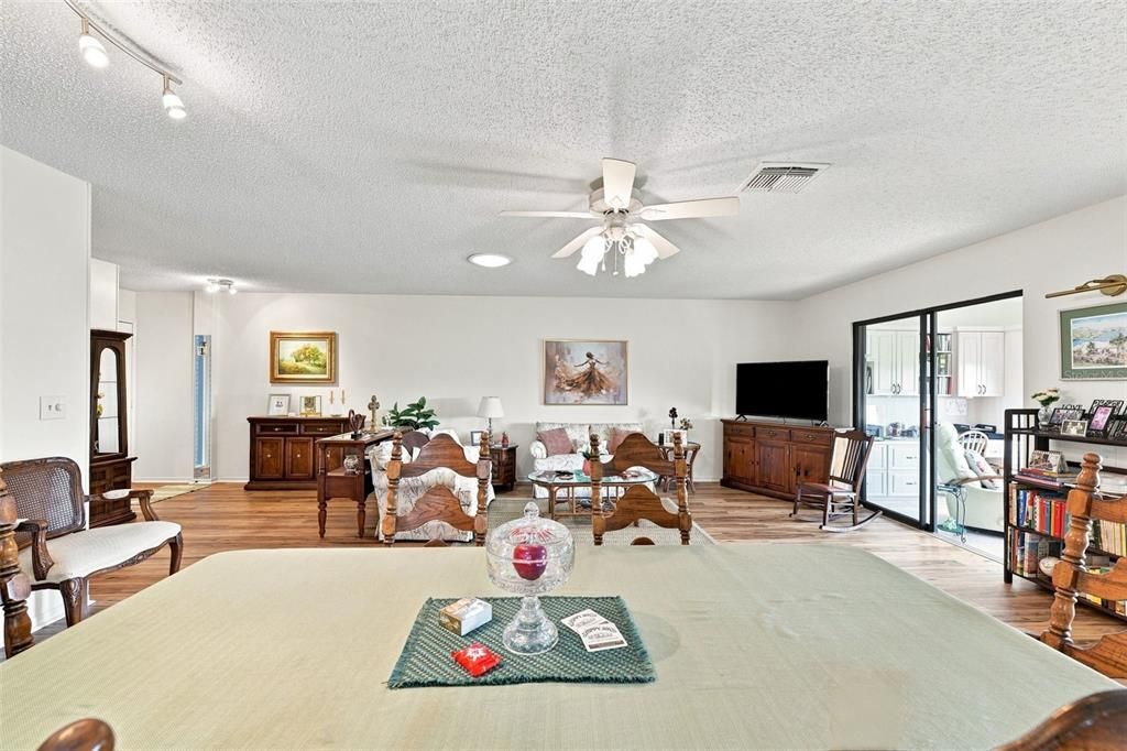 For Sale: $224,900 (2 beds, 2 baths, 1516 Square Feet)