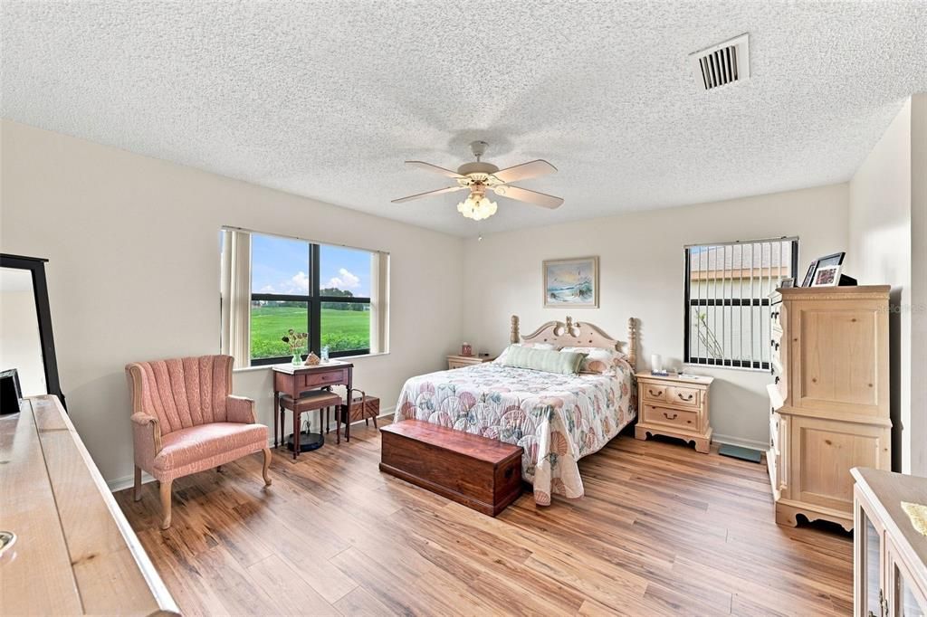 For Sale: $224,900 (2 beds, 2 baths, 1516 Square Feet)