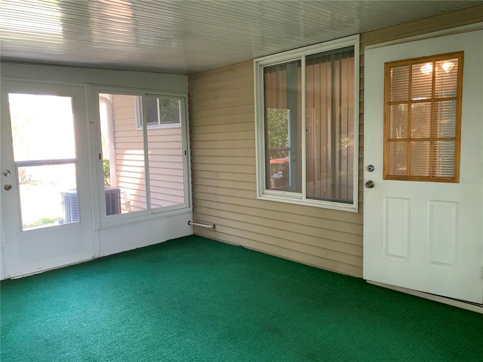 Activo con contrato: $159,900 (2 camas, 2 baños, 988 Pies cuadrados)