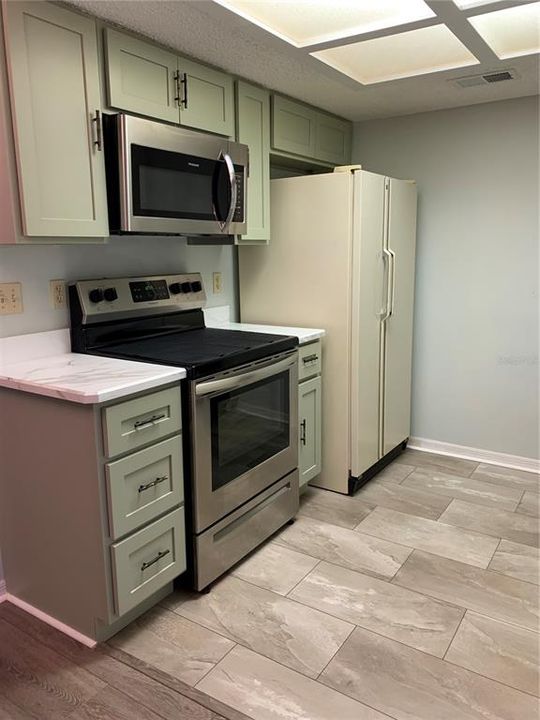 Activo con contrato: $159,900 (2 camas, 2 baños, 988 Pies cuadrados)
