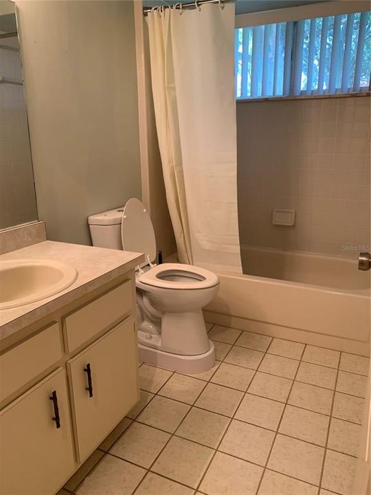 Activo con contrato: $159,900 (2 camas, 2 baños, 988 Pies cuadrados)