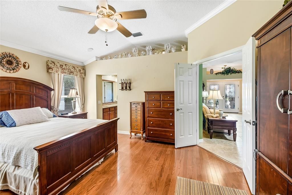 For Sale: $475,000 (2 beds, 2 baths, 2296 Square Feet)