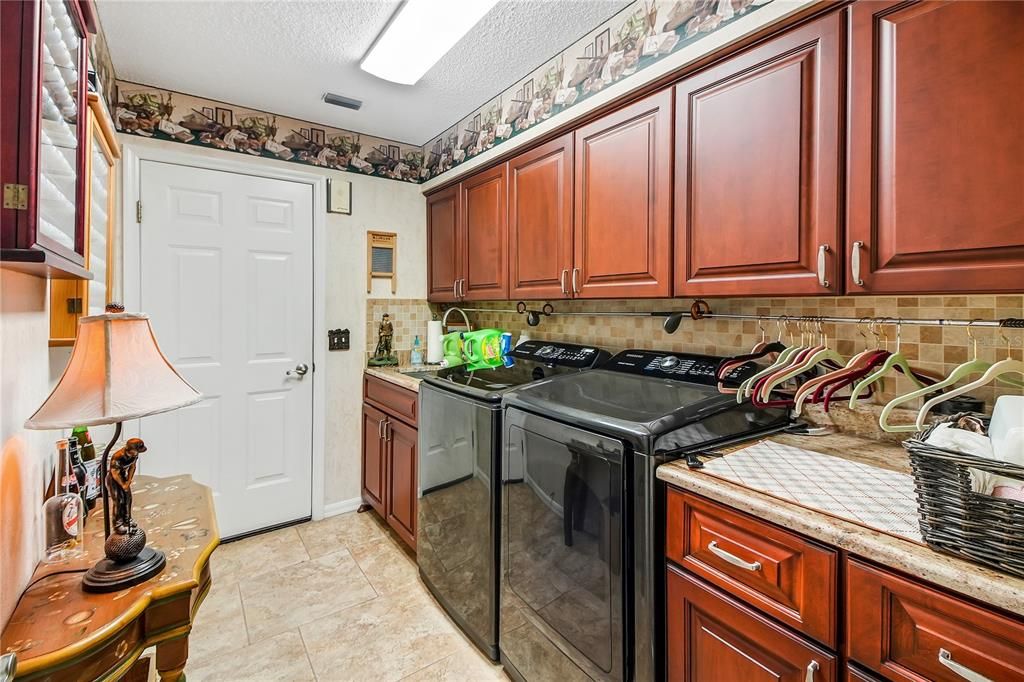 For Sale: $475,000 (2 beds, 2 baths, 2296 Square Feet)