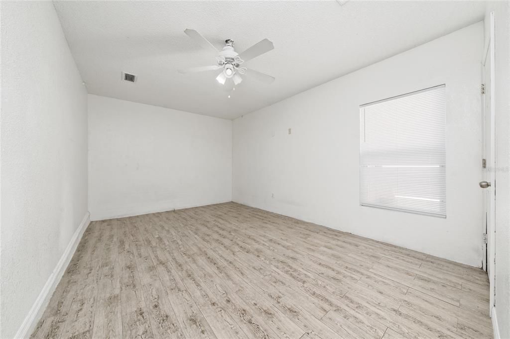 For Sale: $323,000 (3 beds, 2 baths, 1458 Square Feet)
