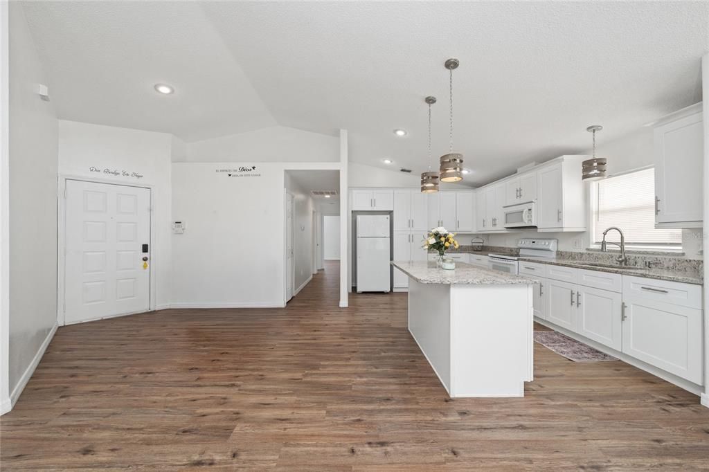 For Sale: $323,000 (3 beds, 2 baths, 1458 Square Feet)