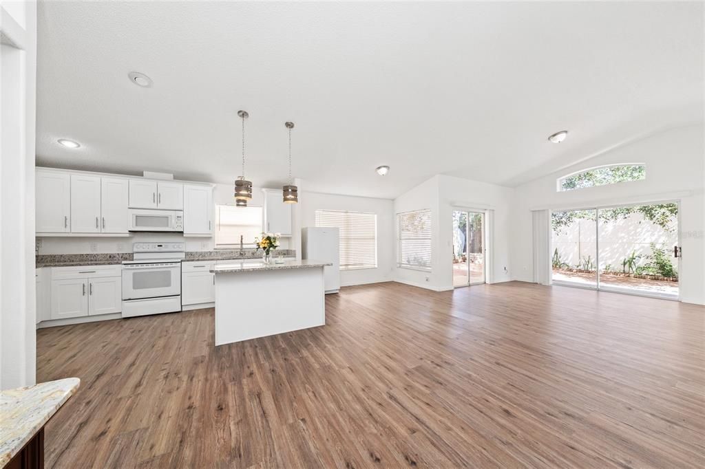 For Sale: $323,000 (3 beds, 2 baths, 1458 Square Feet)