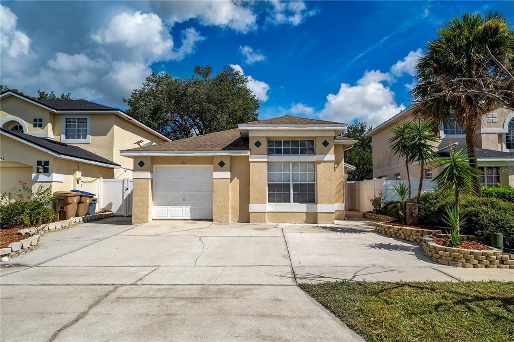 For Sale: $323,000 (3 beds, 2 baths, 1458 Square Feet)