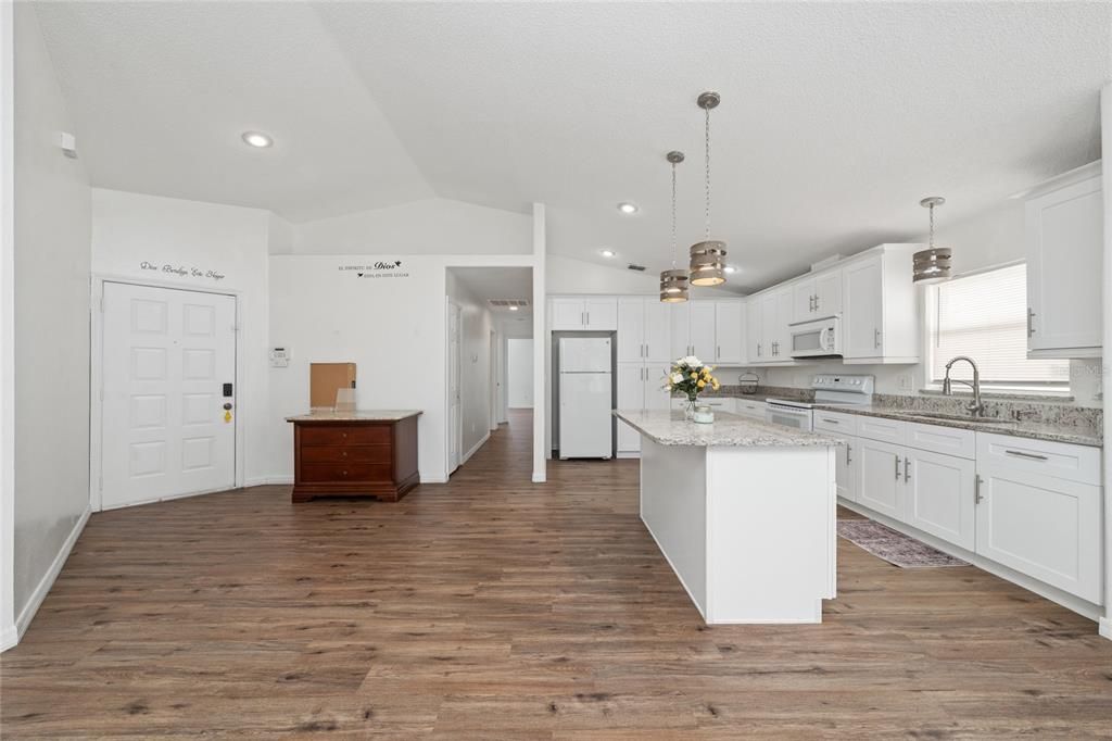 For Sale: $323,000 (3 beds, 2 baths, 1458 Square Feet)