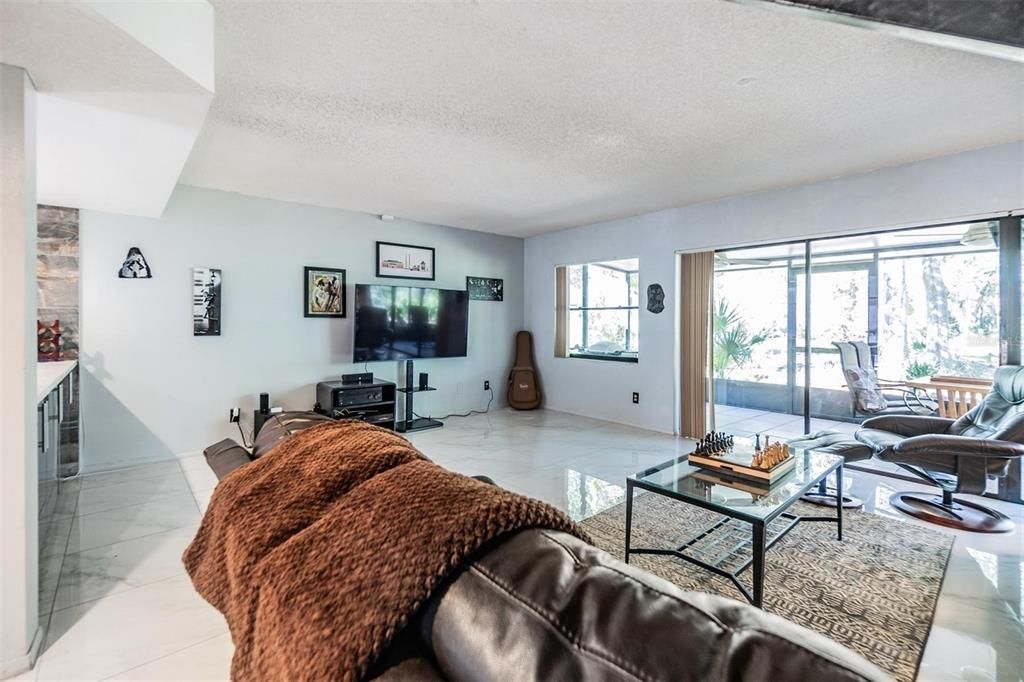 En Venta: $300,000 (3 camas, 2 baños, 1450 Pies cuadrados)