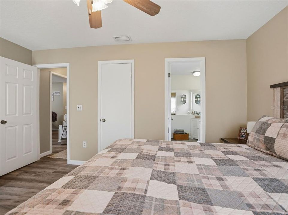 For Sale: $309,000 (2 beds, 2 baths, 1360 Square Feet)