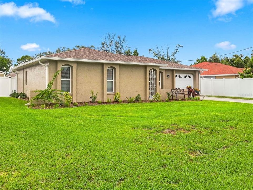 For Sale: $309,000 (2 beds, 2 baths, 1360 Square Feet)